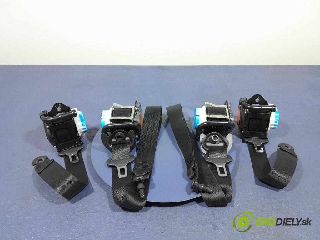 Mercedes A-klasa 2014 kokpit,pristrojová doska