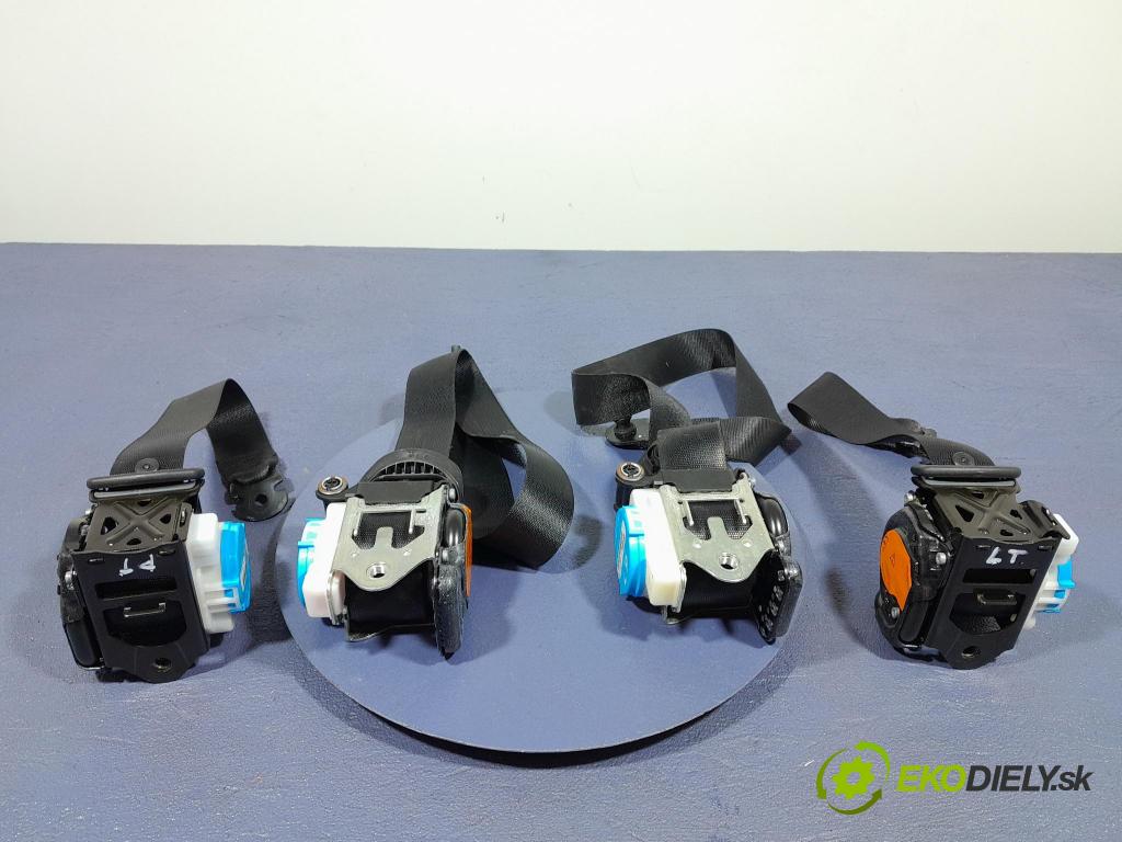 Mercedes A-klasa 2014 kokpit,pristrojová doska