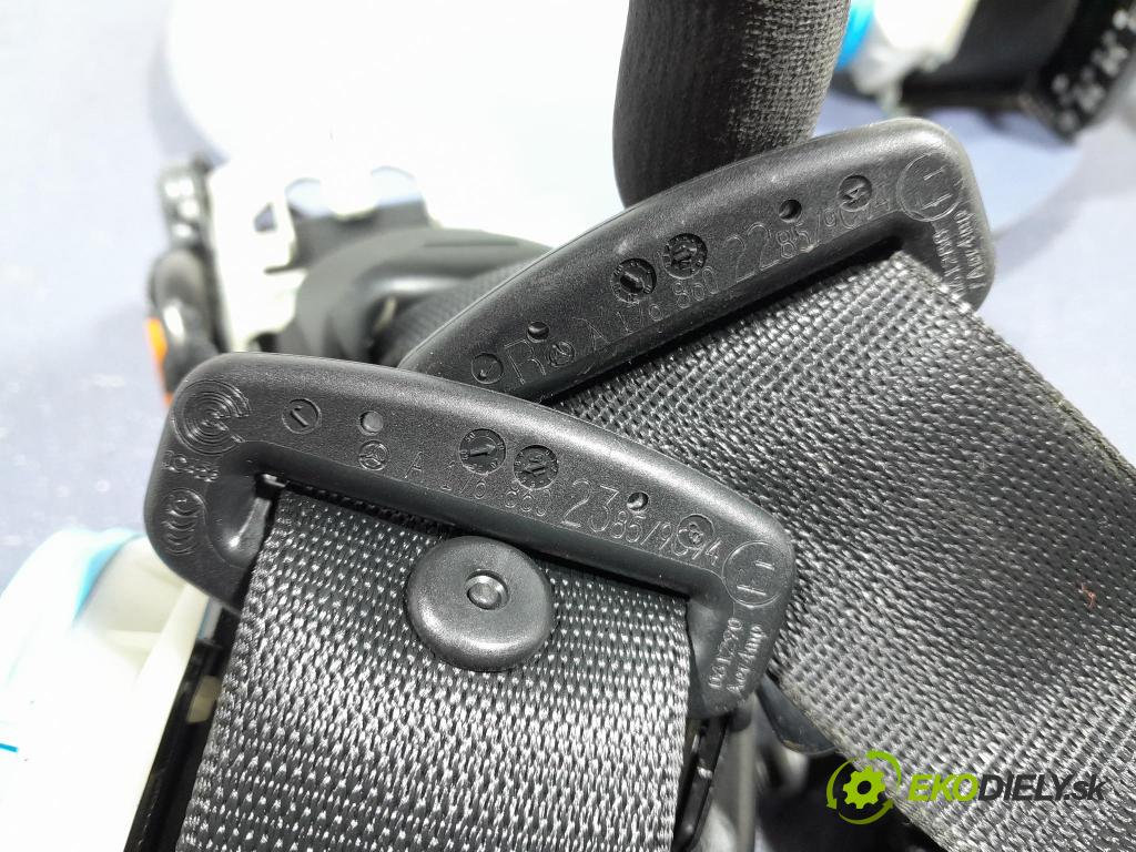 Mercedes A-klasa 2014 kokpit,pristrojová doska