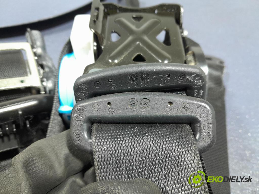 Mercedes A-klasa 2014 kokpit,přistrojova deska 