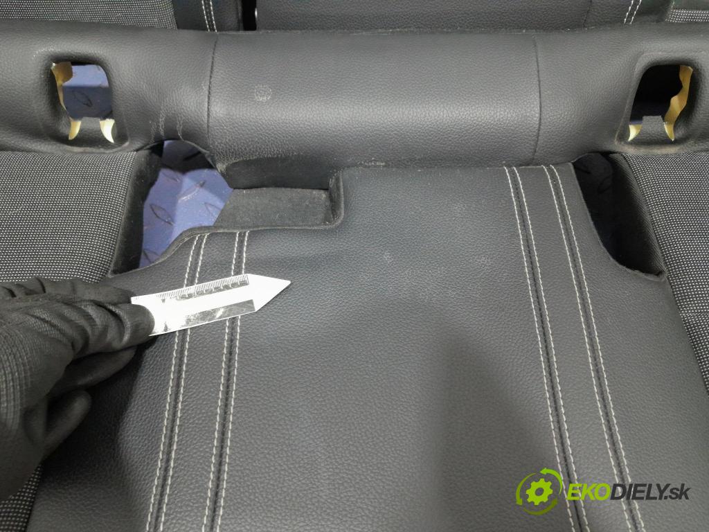 Mercedes A-klasa 2014 sedačke: Soubor.