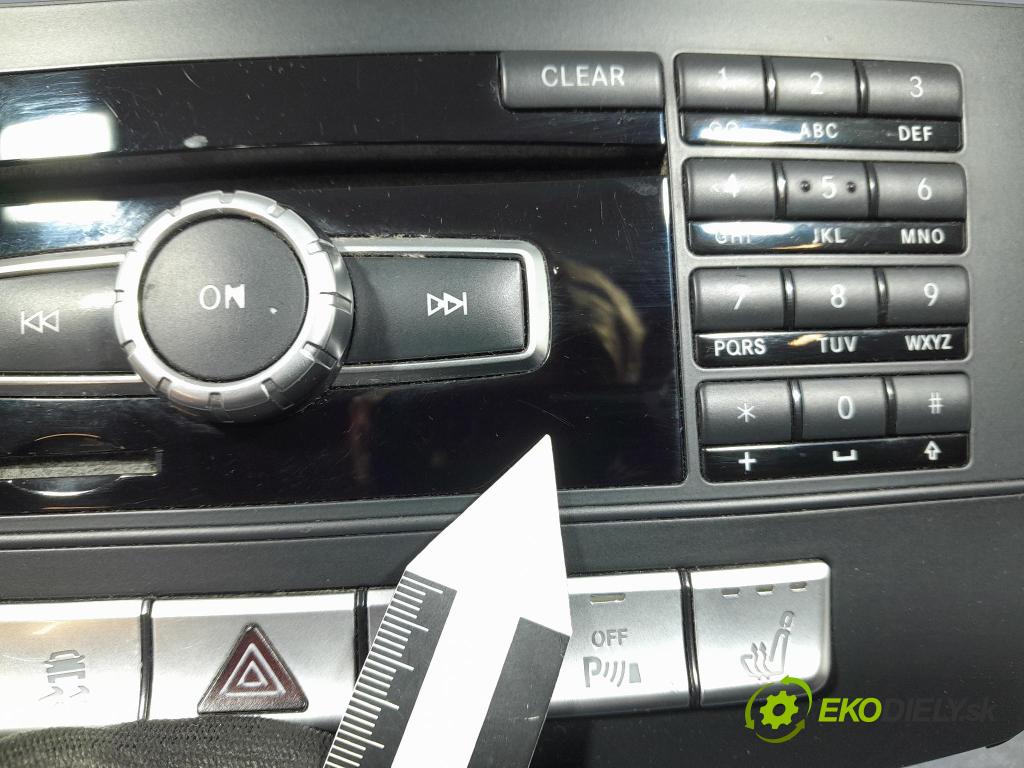 Mercedes GL 2014 Radio I Navigácia: A1669000012