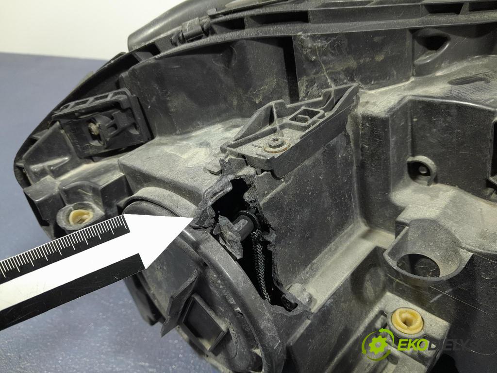 Mercedes GL 2014 Reflektor: Vľavo: A1668203859