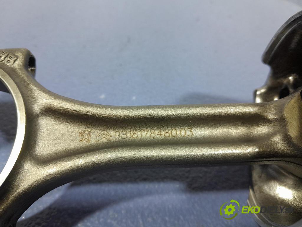 Opel Combo 2023 píst 9818178480