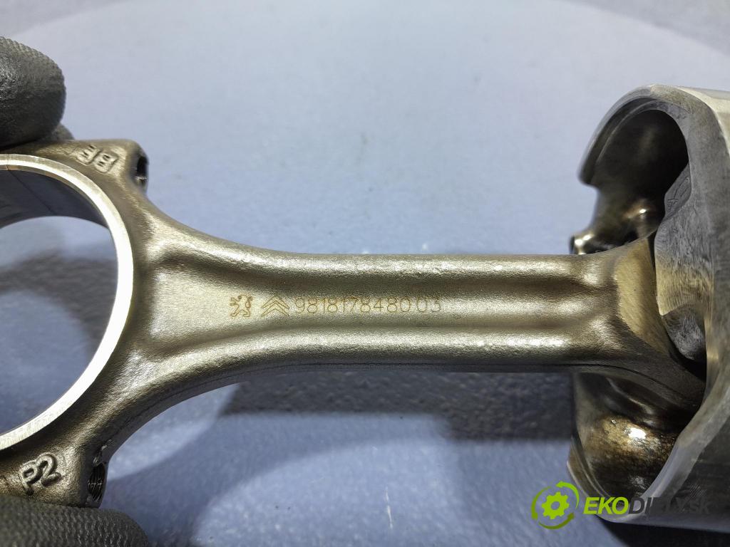 Opel Combo 2023 píst 9818178480