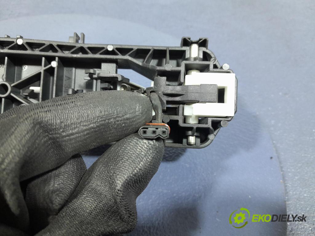 Mercedes GL 2014 rukoväť Predné ľavá A2047602334