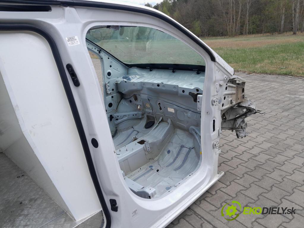 Opel Combo 2023 práh v pravo: