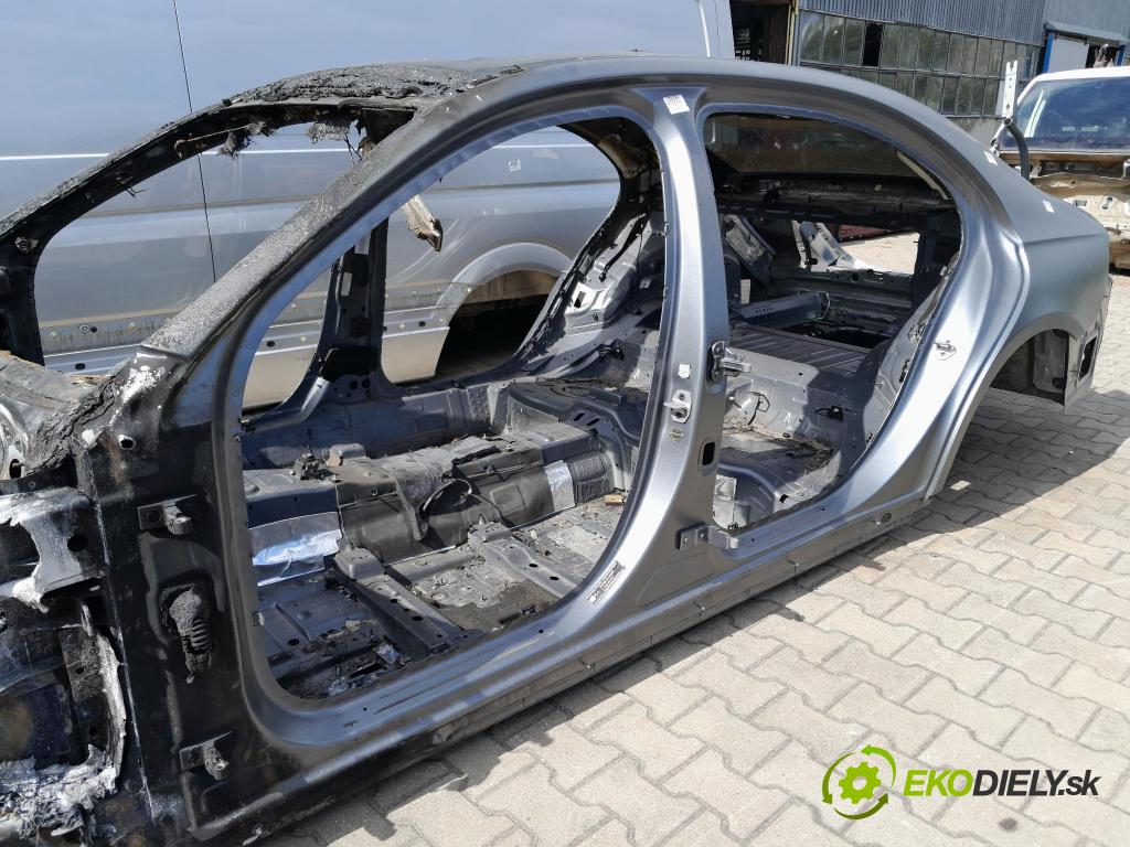 Mercedes S-klasa 0 Práh: Vľavo: