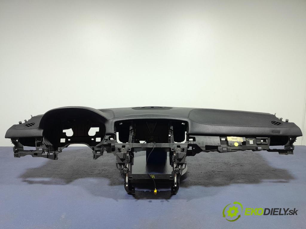 Mercedes GL 2014 kokpit,pristrojová doska