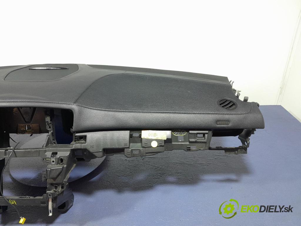 Mercedes GL 2014 kokpit,pristrojová doska