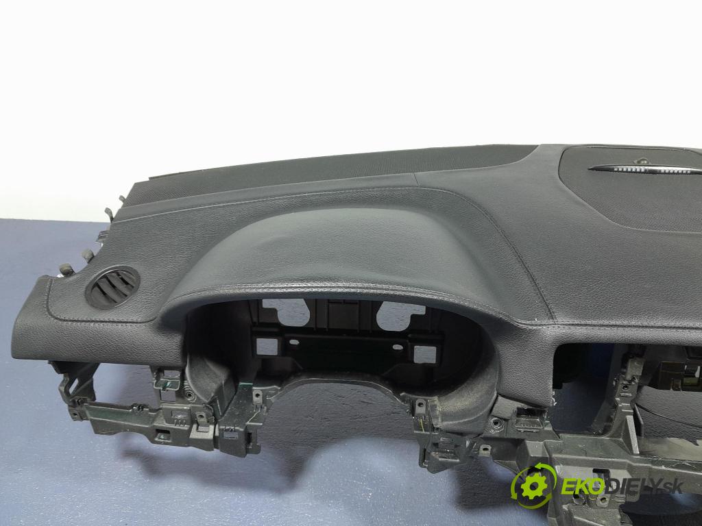 Mercedes GL 2014 kokpit,pristrojová doska