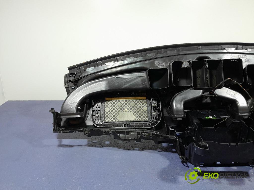 Mercedes GL 2014 kokpit,pristrojová doska