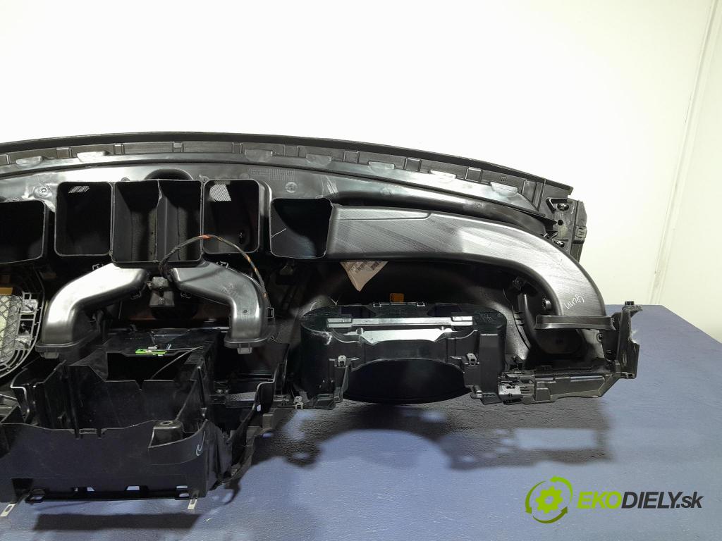 Mercedes GL 2014 kokpit,přistrojova deska 