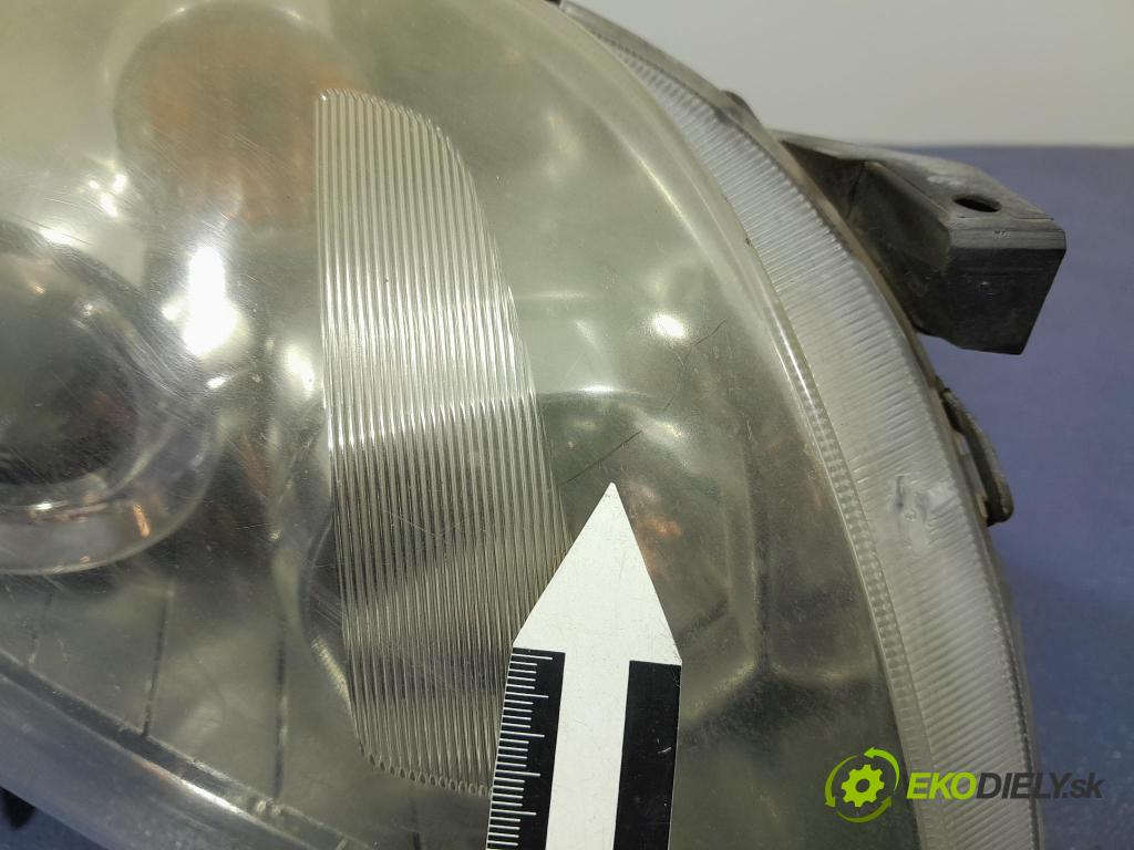 Toyota Avensis 2008 Reflektor: v pravo: