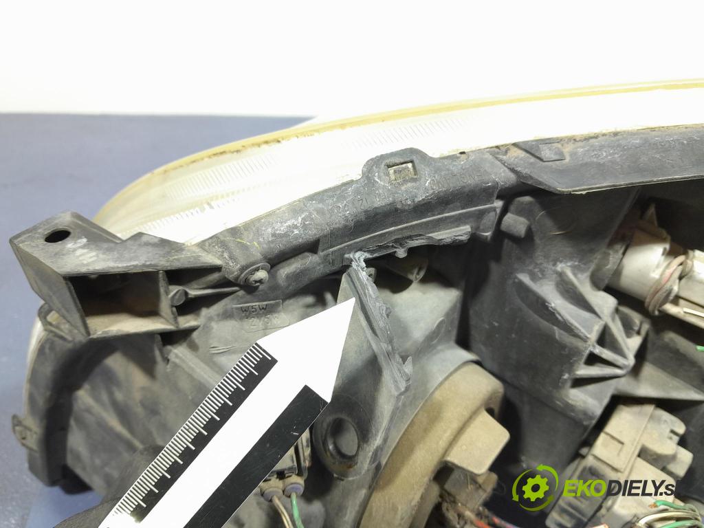 Toyota Avensis 2008 Reflektor: v pravo: