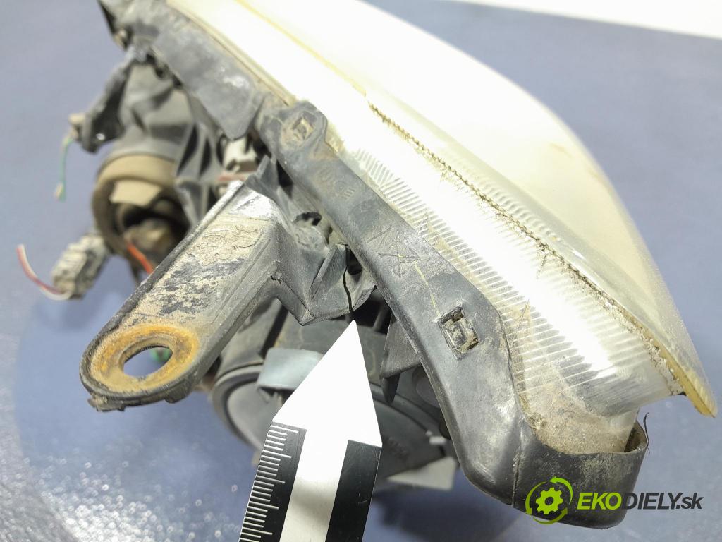 Toyota Avensis 2008 Reflektor: v pravo: