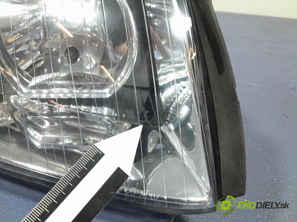 Audi A4 2004 Reflektor: v pravo: