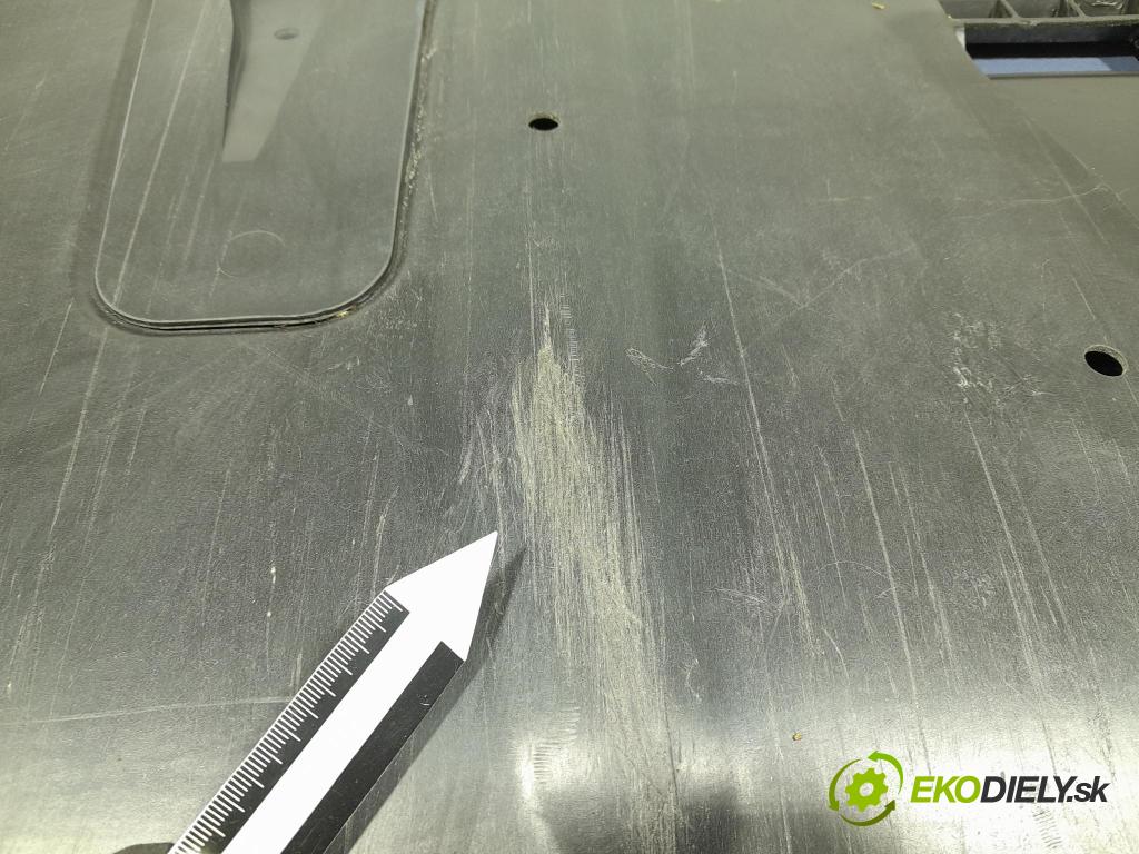 Mercedes A-klasa 2014 kryt Plast: podvozek: A2465200123