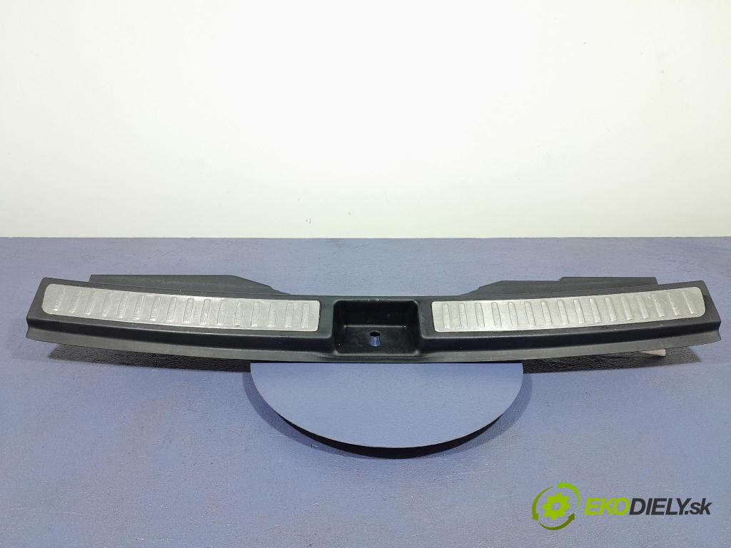 Mercedes GL 2014 kryt Plast: Interiéry: A1666900041