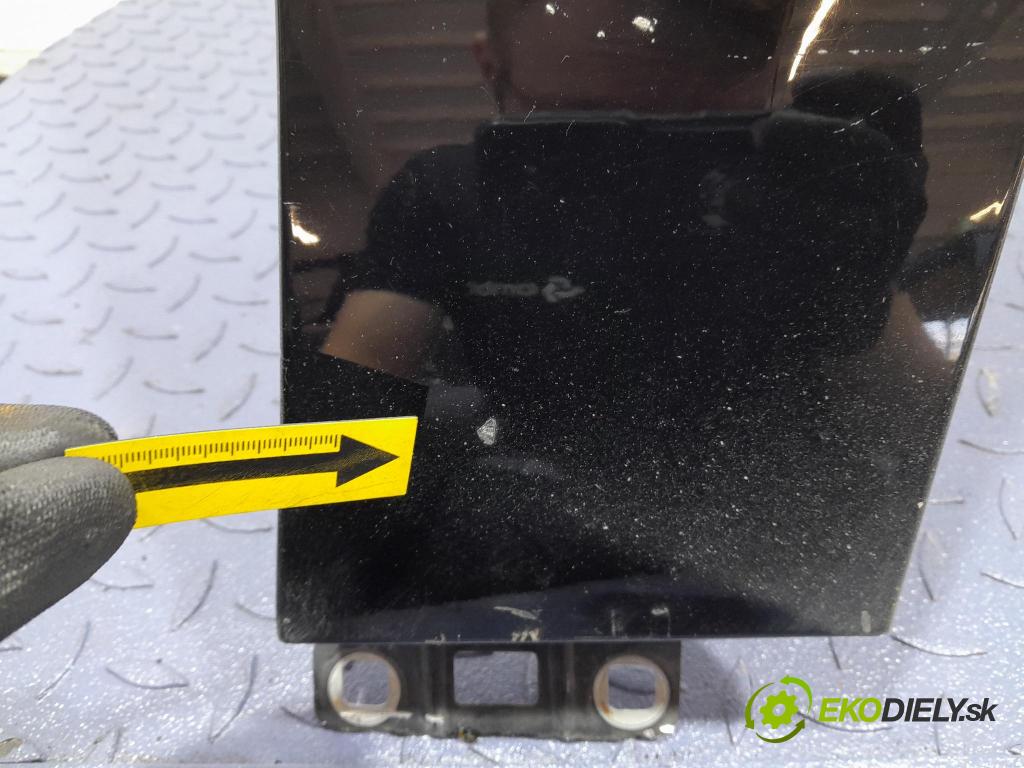 Mercedes GL 2014 blatník Predné v pravo: