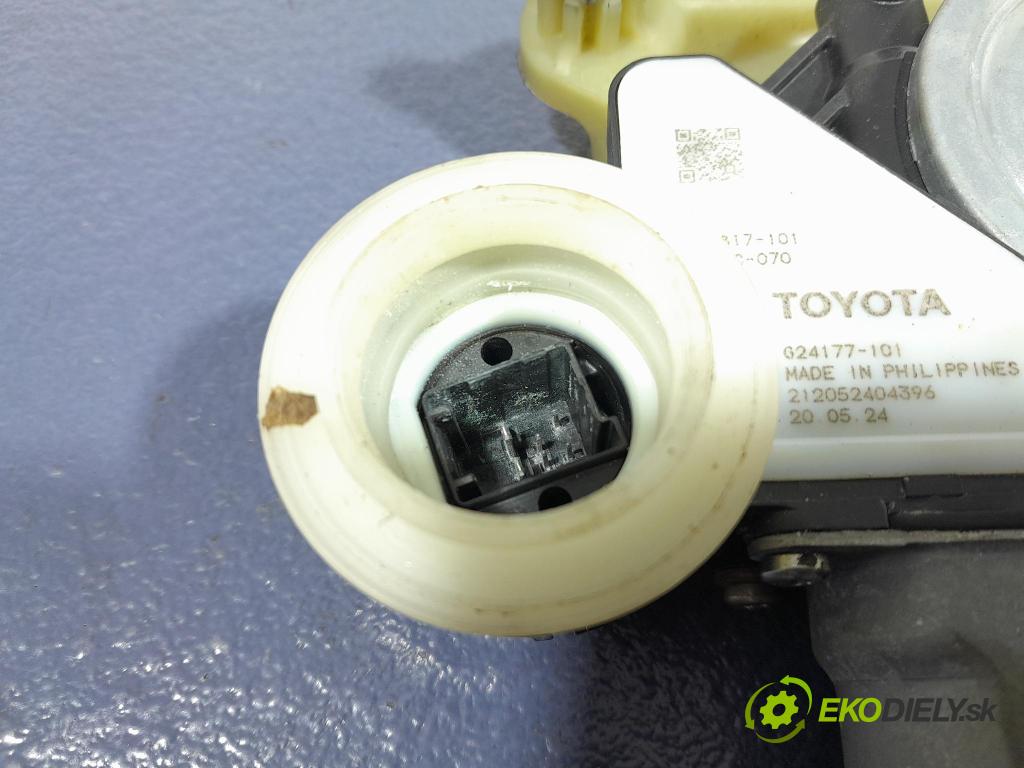 Toyota Corolla 2024 mechanizmus okna Okná: zad Vľavo: 69840-02741