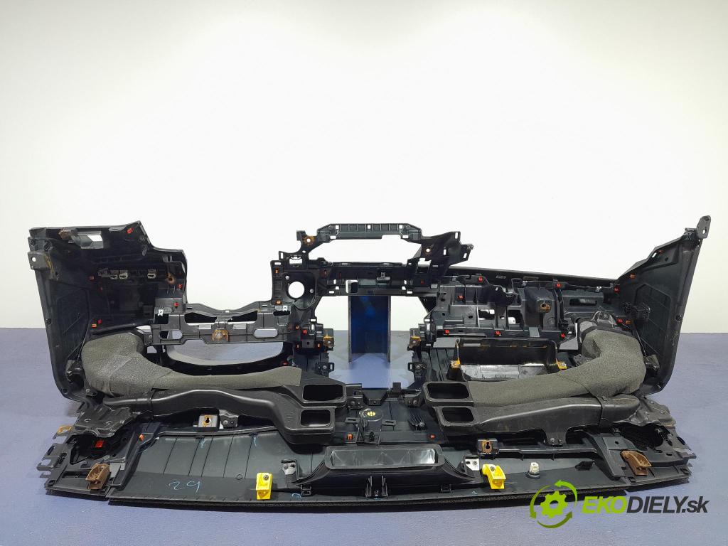 Toyota Corolla 2024 kokpit,pristrojová doska