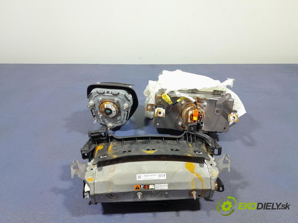 Toyota Corolla 2024 kokpit,pristrojová doska