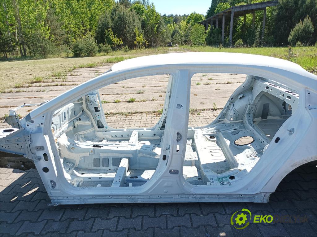 Toyota Corolla 2024 práh Levý: 