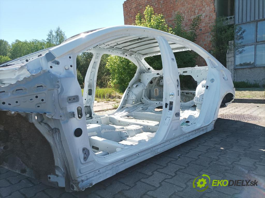 Toyota Corolla 2024 práh Levý: