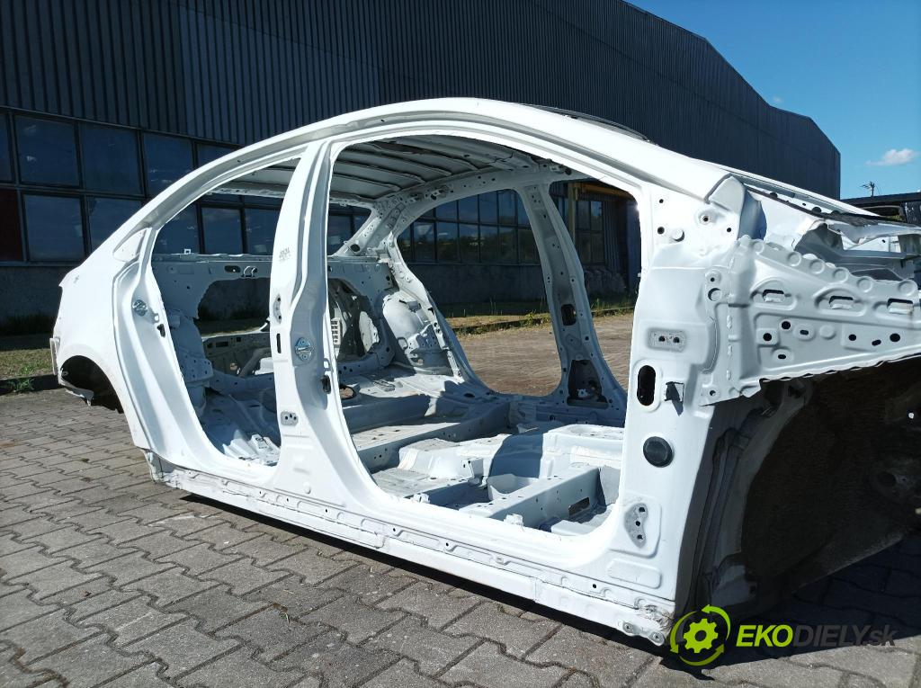 Toyota Corolla 2024 práh v pravo: 