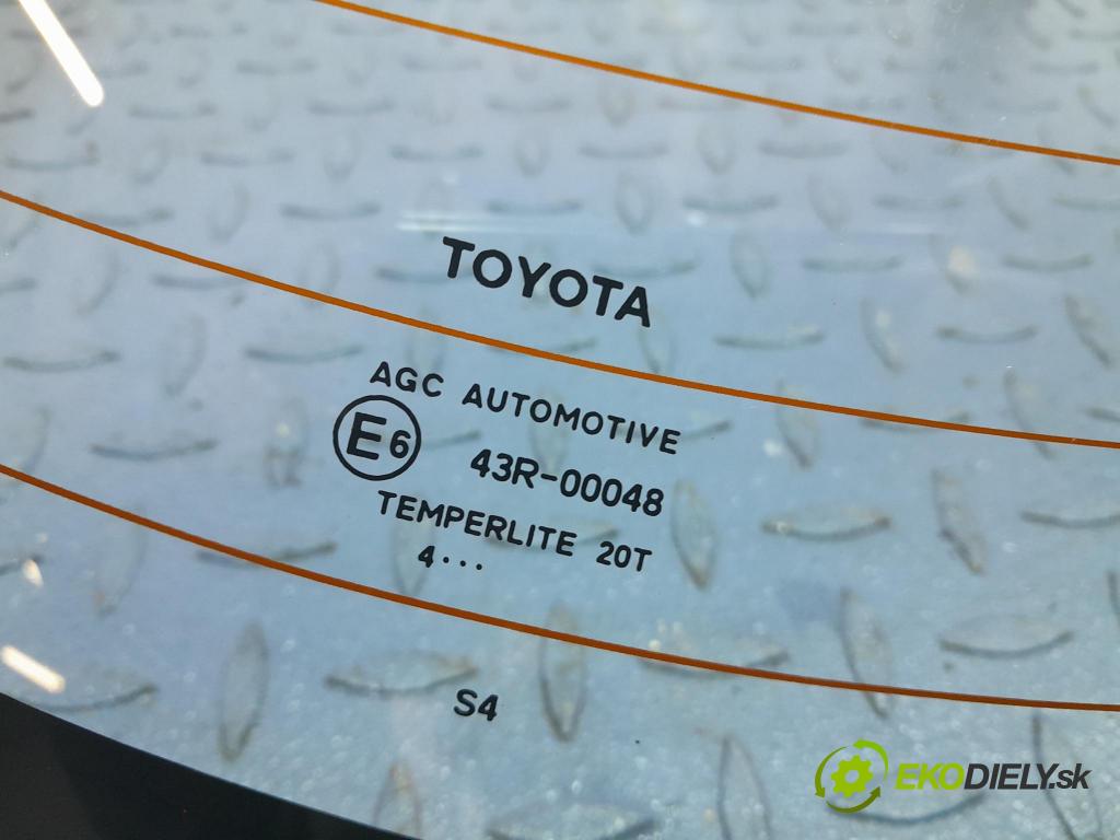 Toyota Corolla 2024 sklo zadna