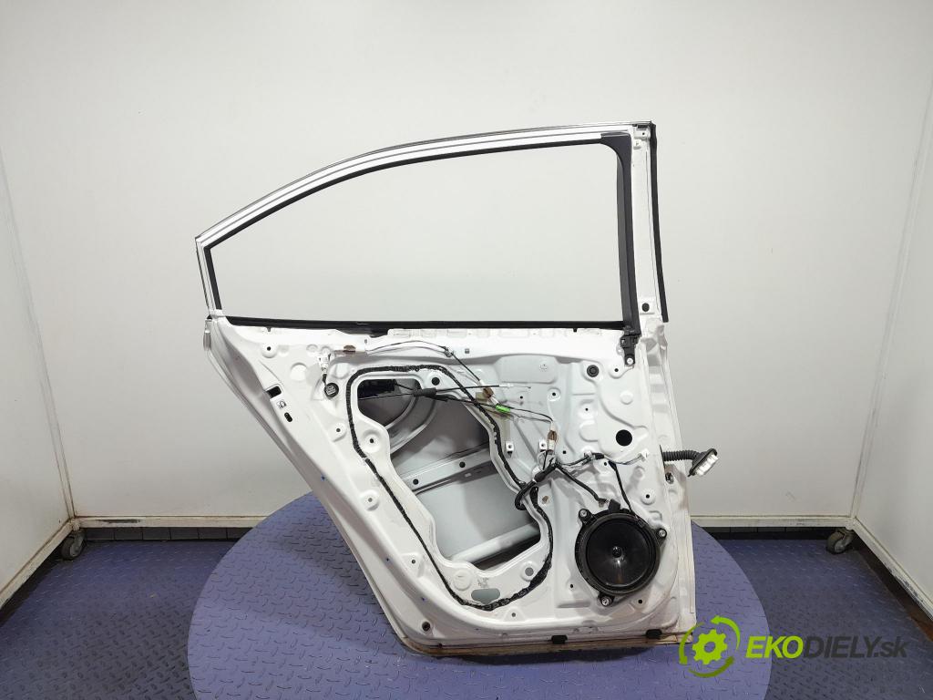 Toyota Corolla 2024 dvere zad Vľavo: 