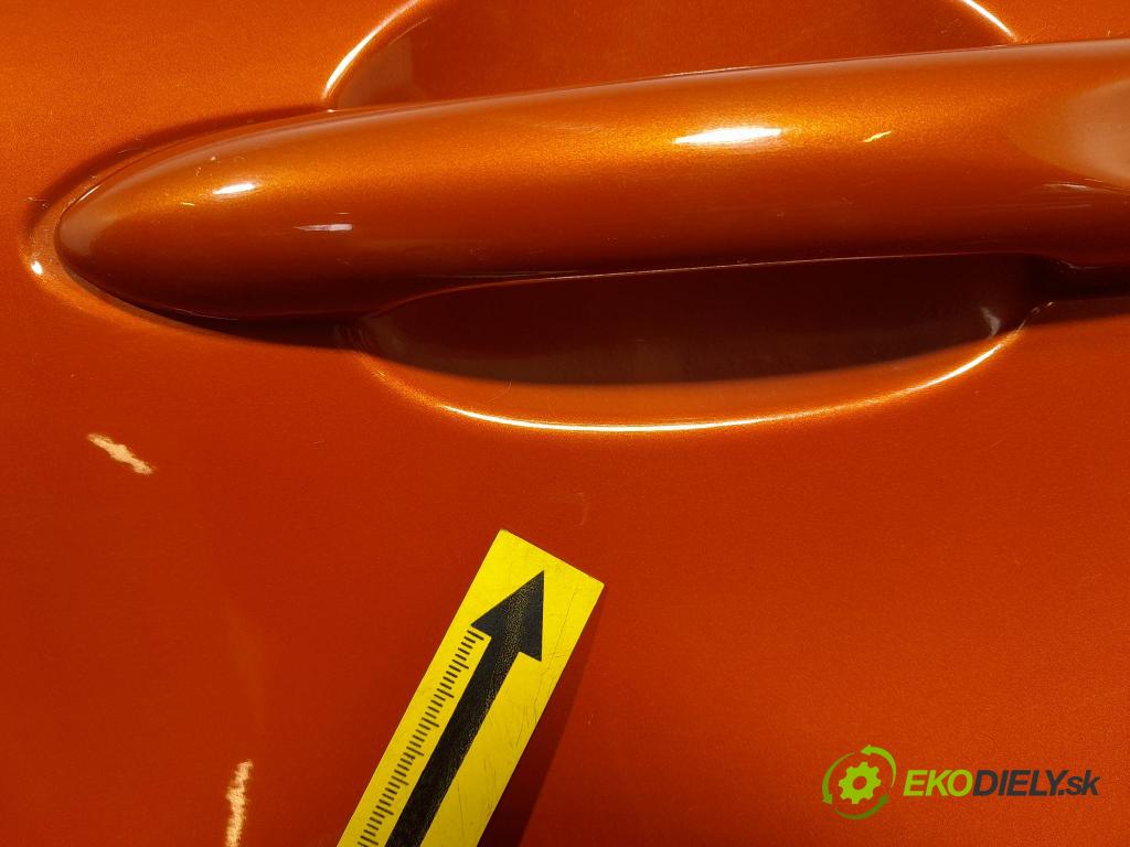 Renault Captur 2016 dvere zad Vľavo: