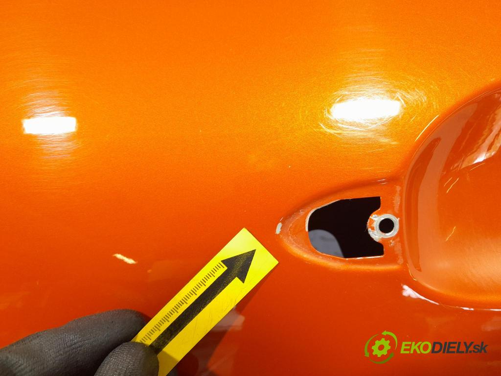 Renault Captur 2016 dvere Predné Vľavo: