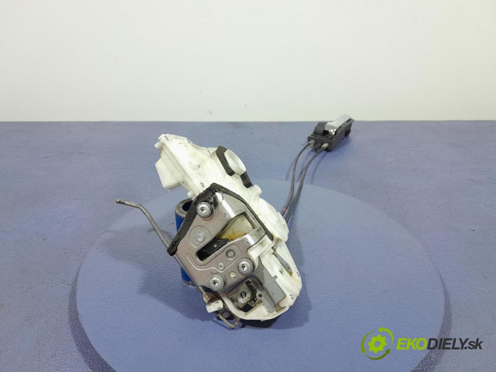Suzuki Swift 2007 zámok dvere Predné Vľavo: