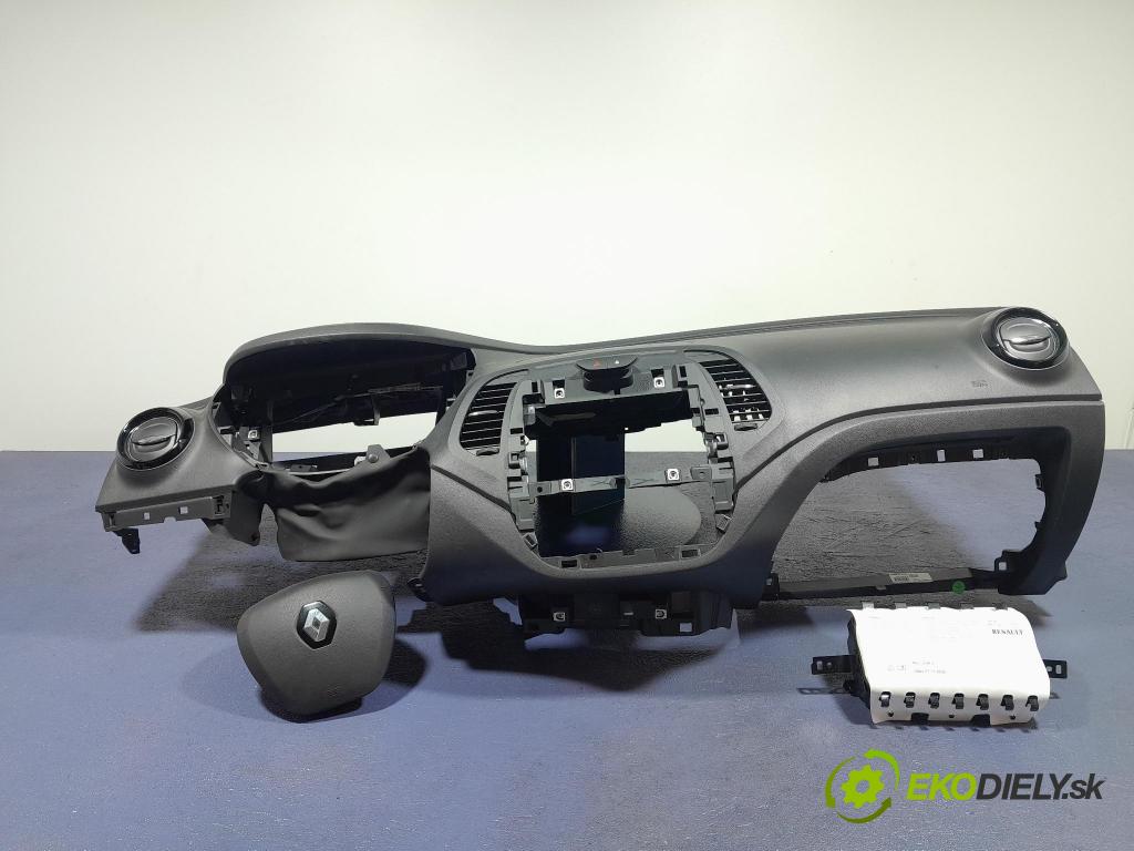 Renault Captur 2016 kokpit,pristrojová doska