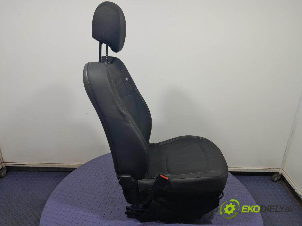 Renault Captur 2016 Sedačka Ovládače: