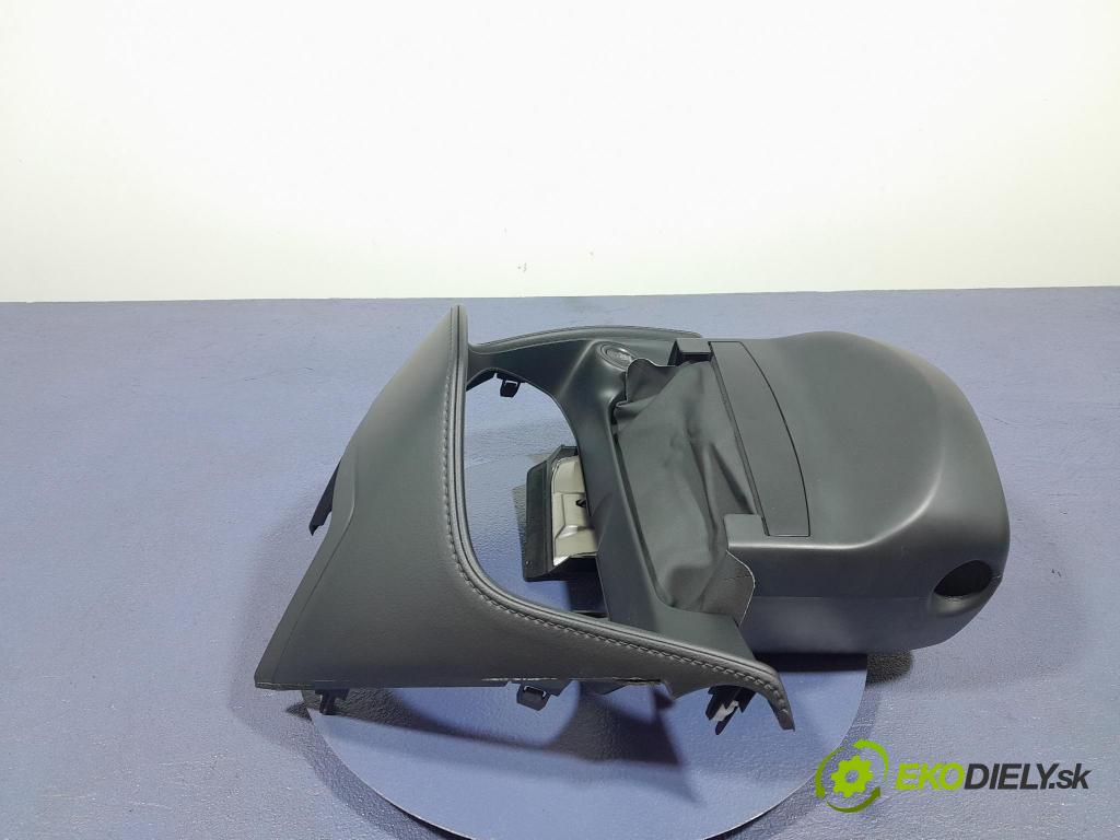 Mazda Cx-3 2019 kryt Plast: Interiéry: D10K-55433