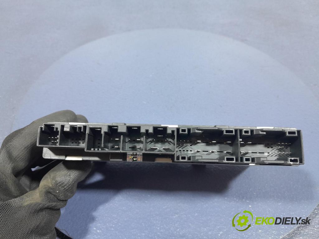 Bmw Seria 3 2023 riadiaca jednotka Sedadlo: 5A6A949