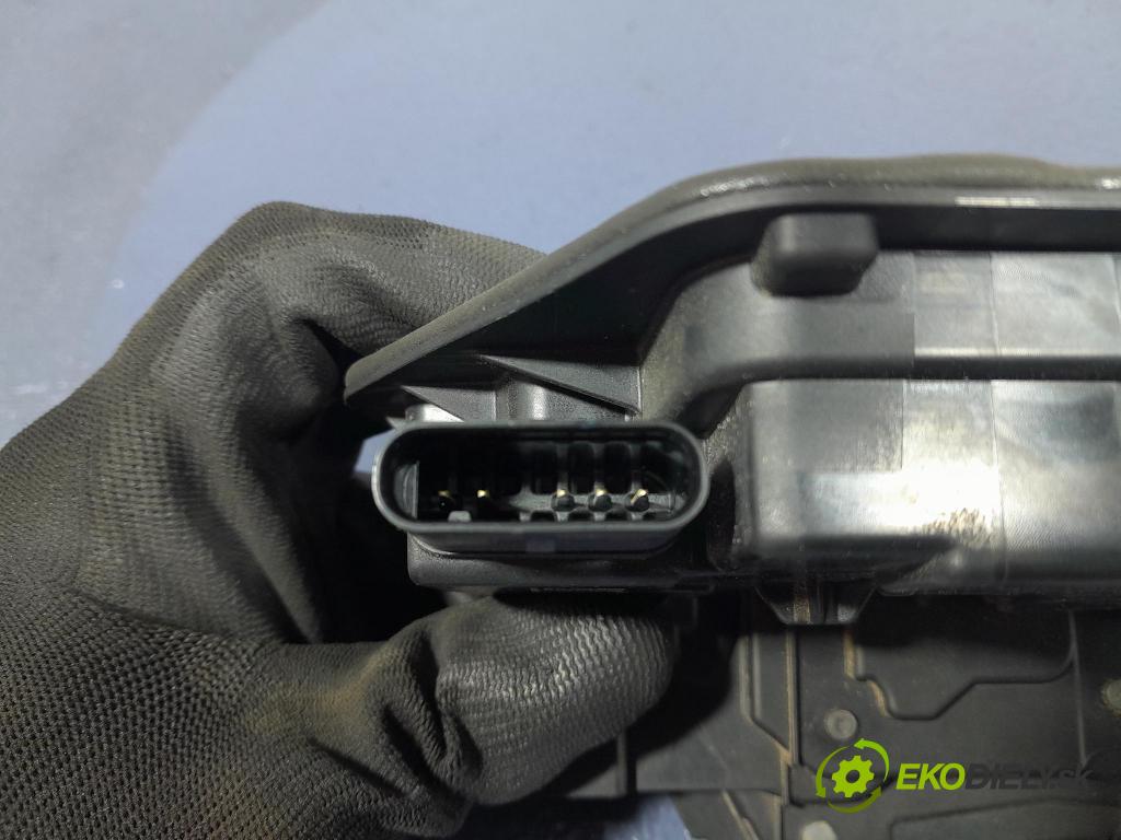 Bmw Seria 3 2023 zámok dvere Predné v pravo: 7445044