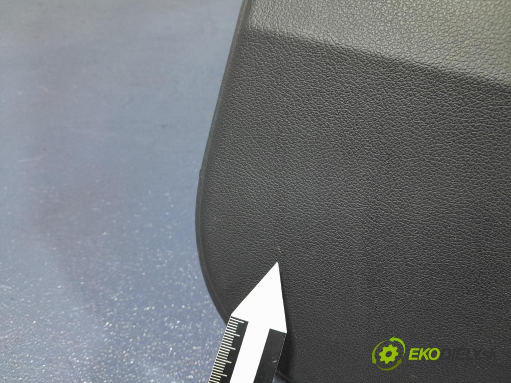 Bmw Seria 3 2023 Čalounictví: dvere zad Prava: