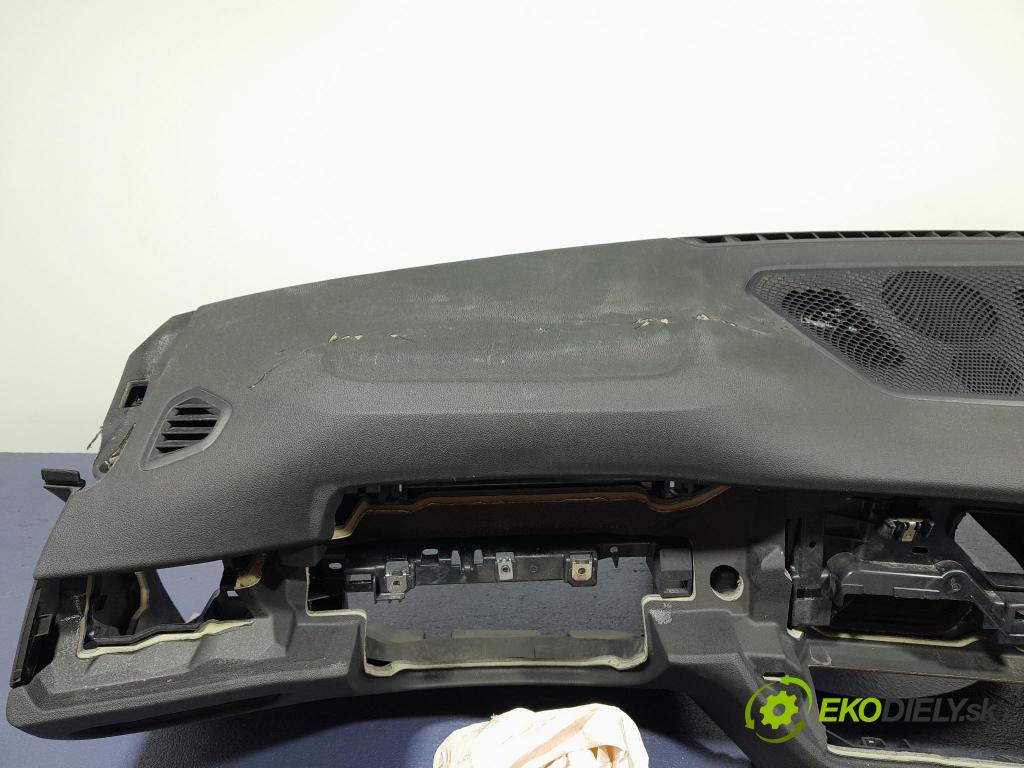 Bmw Seria 3 2023 kokpit,pristrojová doska