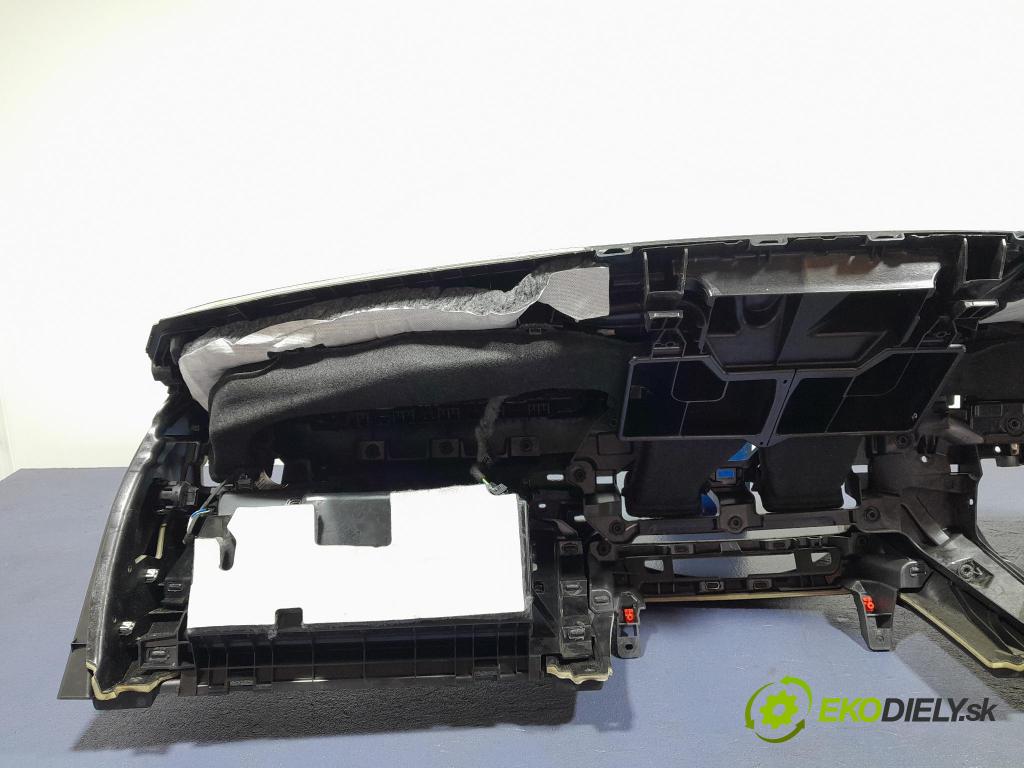 Bmw Seria 3 2023 kokpit,pristrojová doska