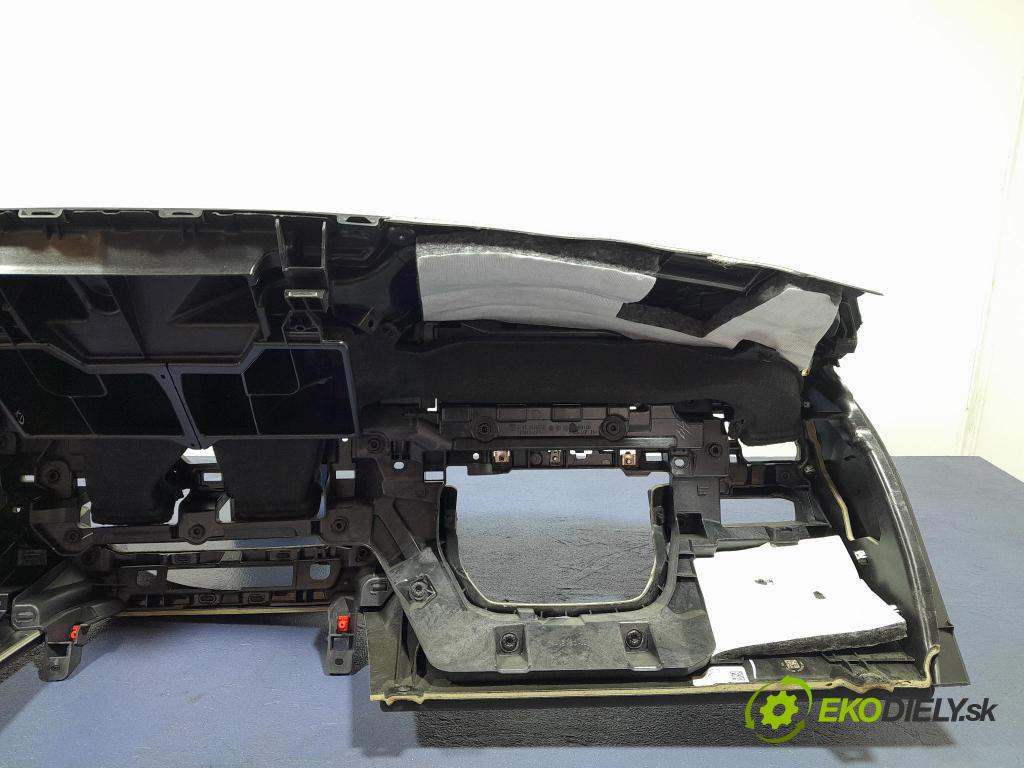 Bmw Seria 3 2023 kokpit,pristrojová doska