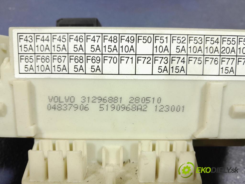 Volvo V50 2010 skrinka Poistky: 31296881