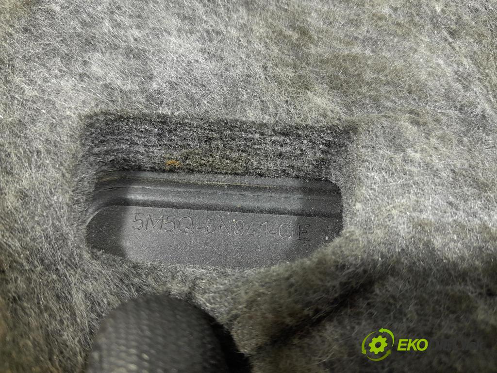 Volvo V50 2010 kryt Motor: SP5923