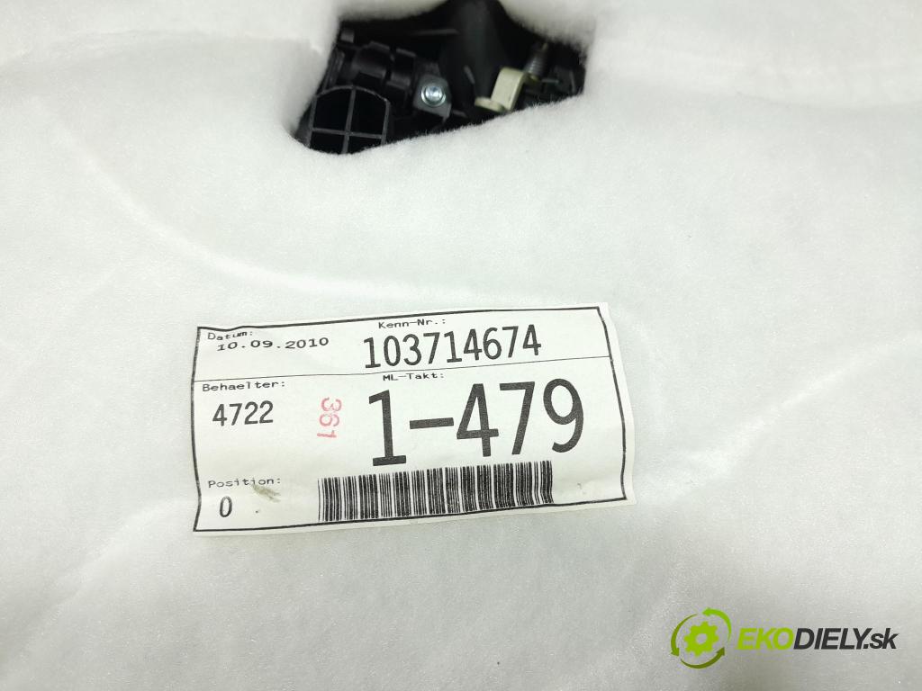 Audi A3 2010 Tapacír: dveře před Práva: 8P4867106
