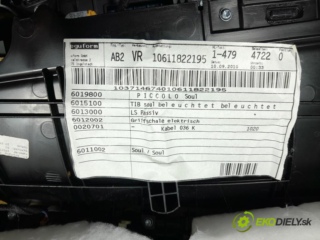 Audi A3 2010 Čalounictví: dvere Predné Prava: 8P4867106