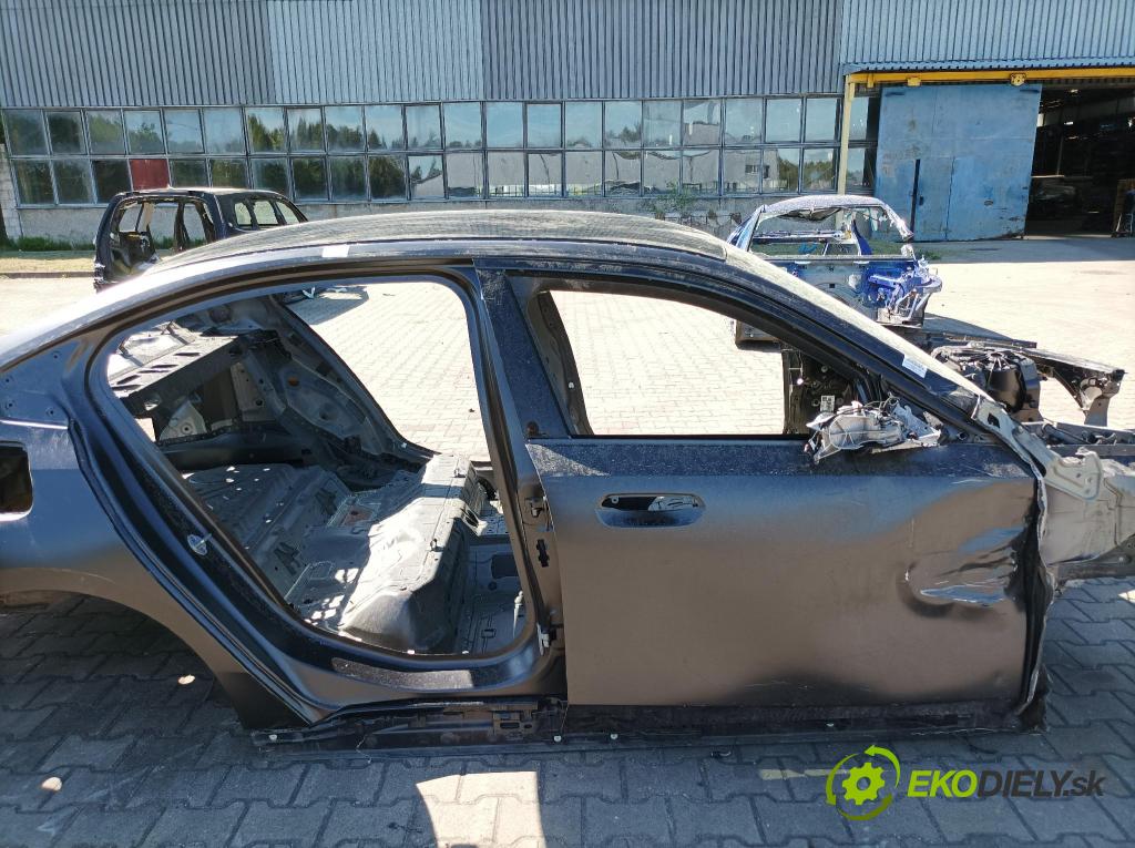 Bmw Seria 5 2023 práh v pravo: