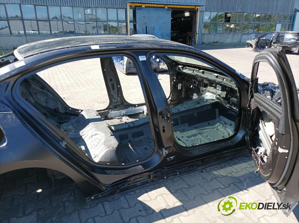 Bmw Seria 5 2023 práh v pravo: